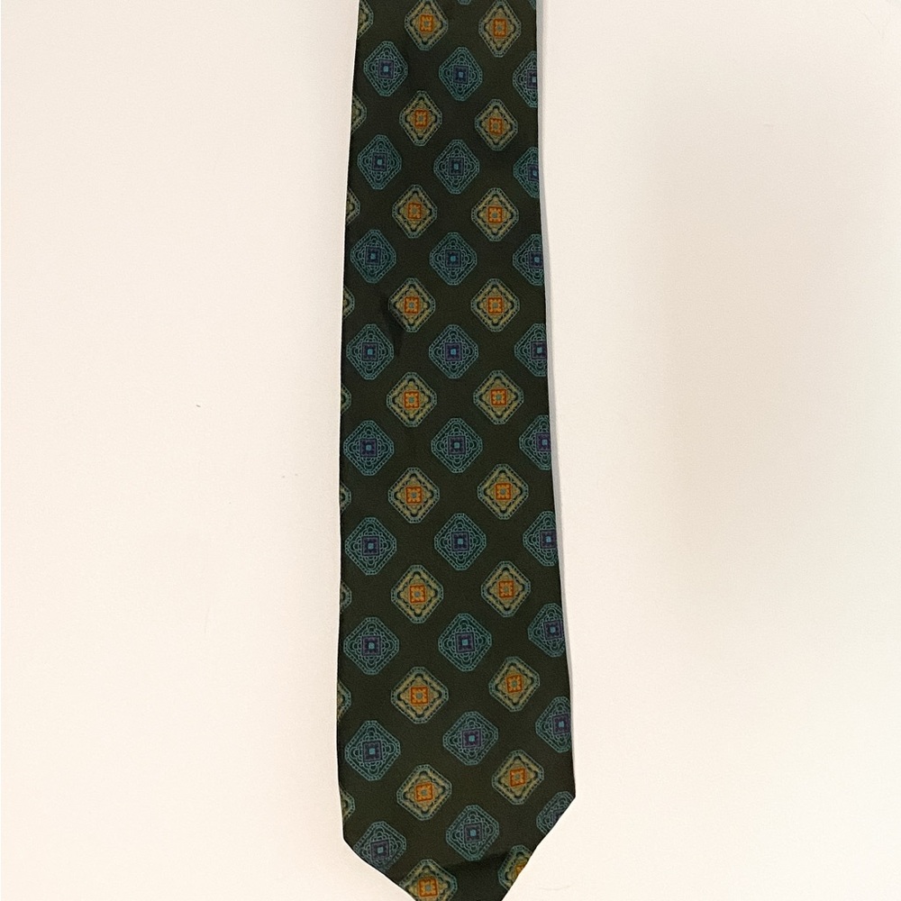 Barney’s New York Necktie Medallion Pattern Silk Tie